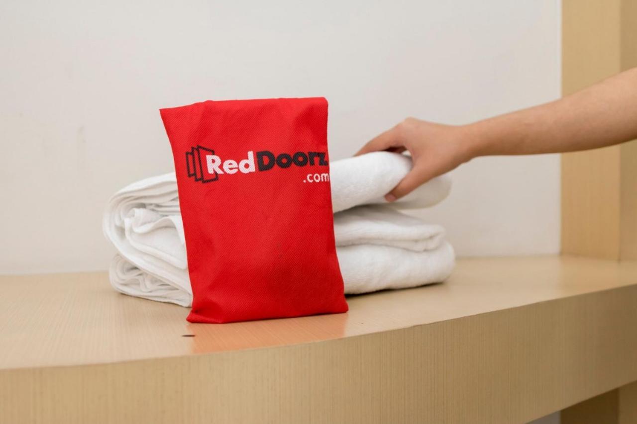 Reddoorz Plus @ Bitung City Center Eksteriør billede
