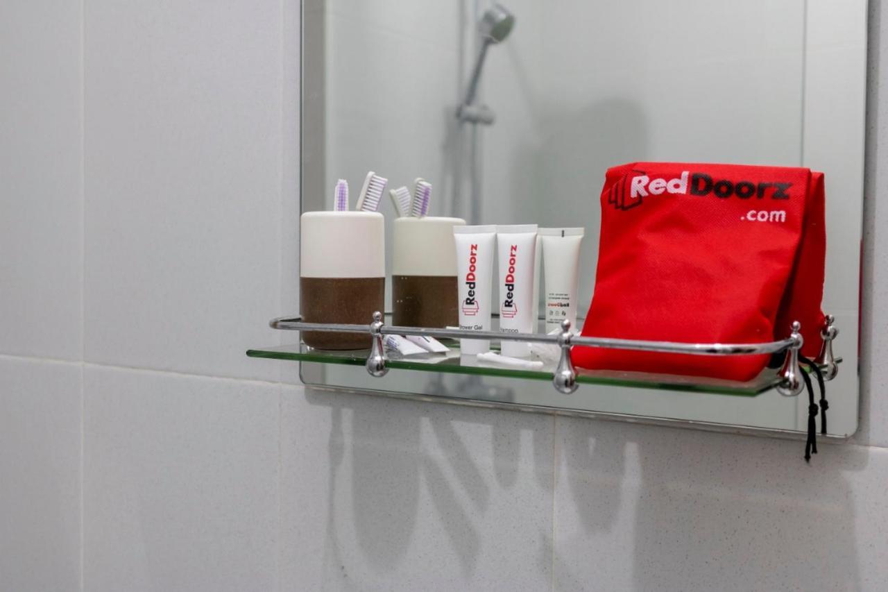 Reddoorz Plus @ Bitung City Center Eksteriør billede